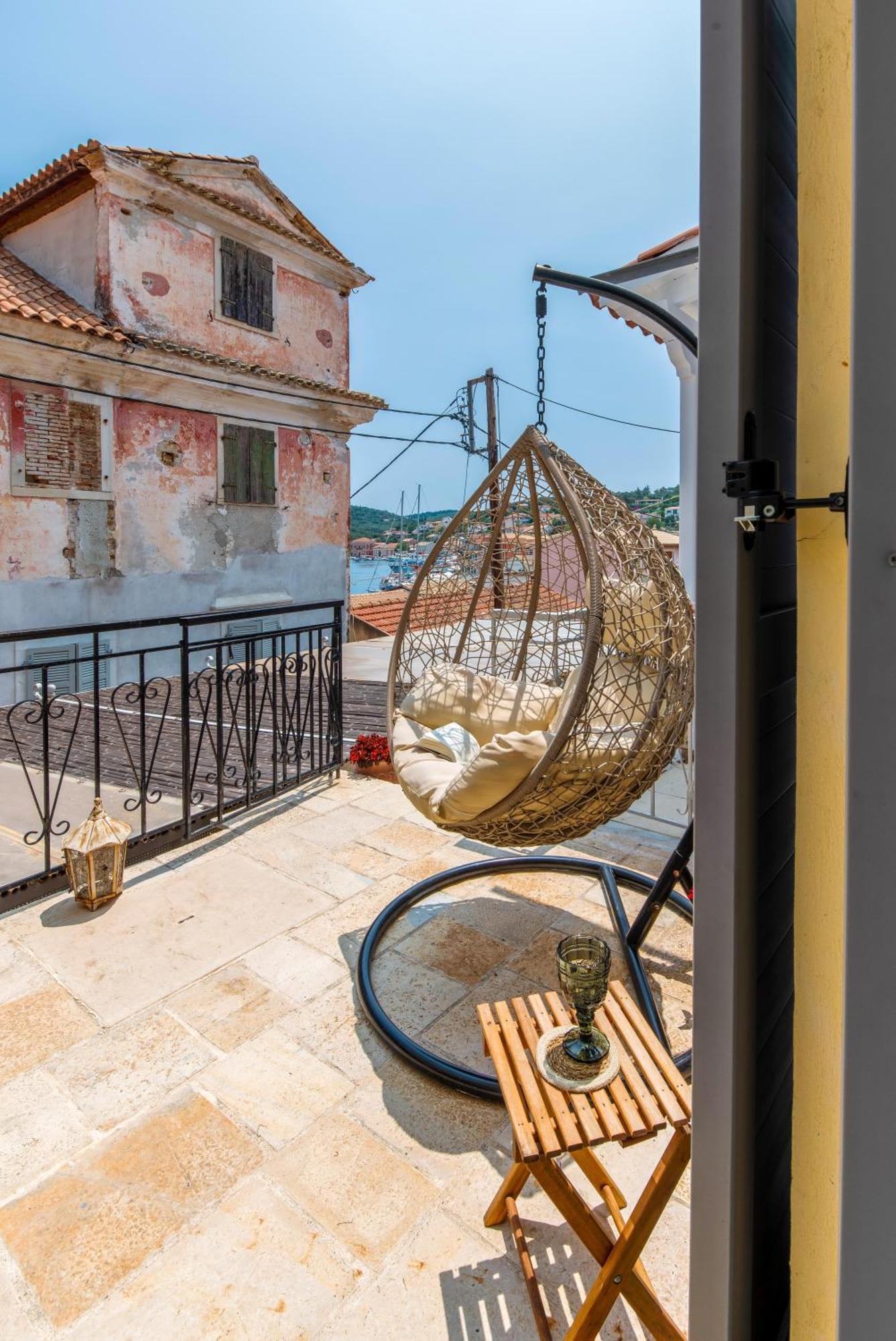 Marilu'S, Paxos Port House Apartment ไกออส ภายนอก รูปภาพ